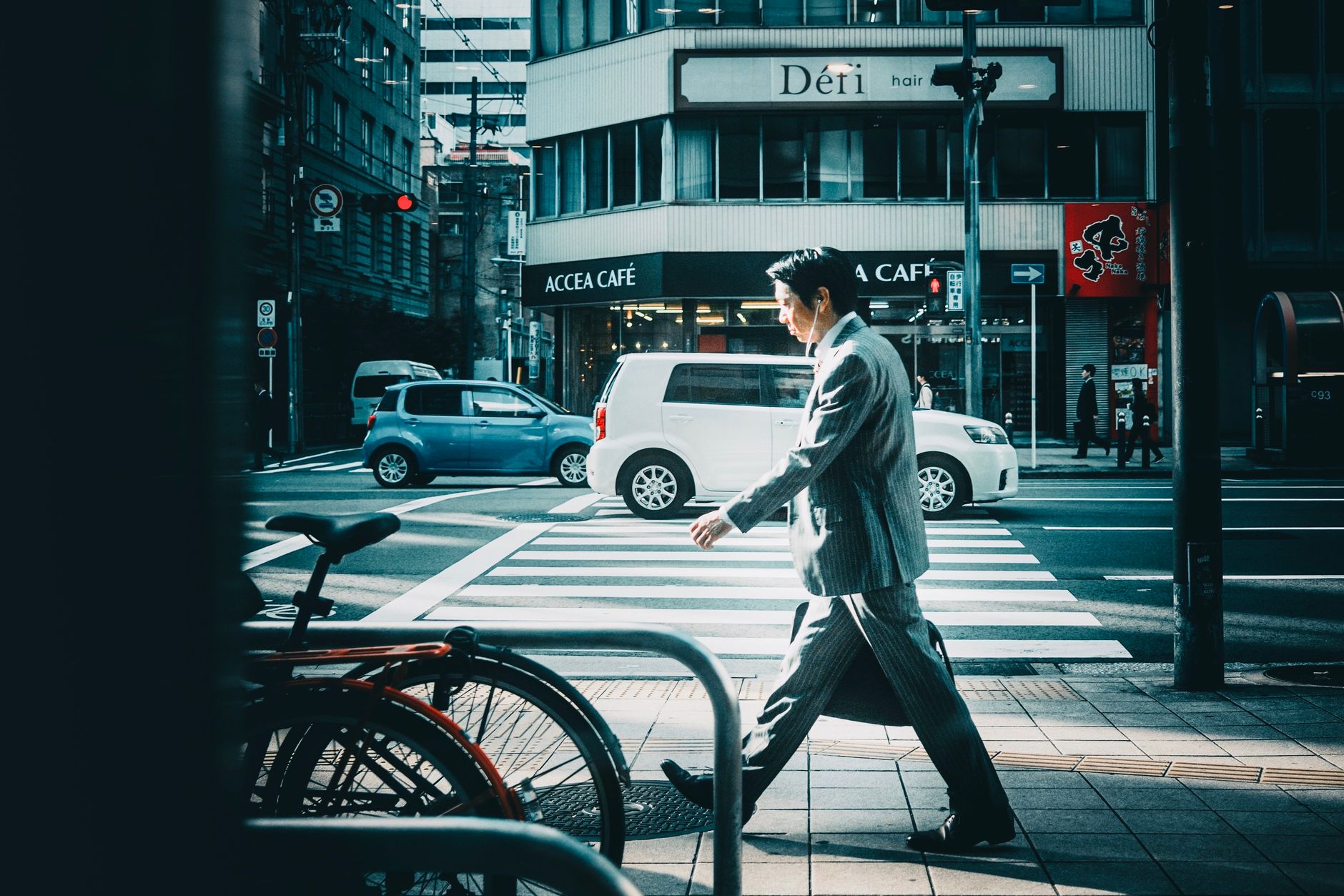 Businessman in suit crossing street in vibrant city setting. — Transform Your Production Line with Innovative Urethane Mixers